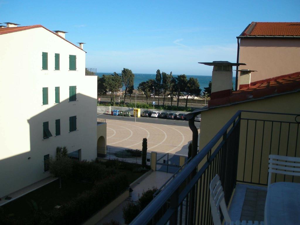 Appartamento Vista Mare Con Piscina Cala Di Sole Imperia Exterior foto